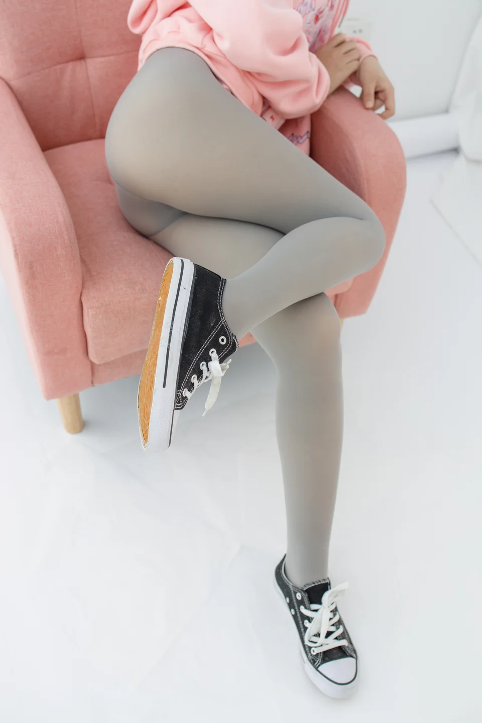 森萝财团_小夜_No_002_内部017_真空灰丝80D_137P,1V_5_01GBP tg@simisebaisi 【丝足阁】042.webp